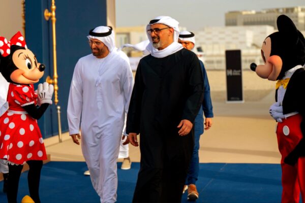 ديزني تُعلن عن افتتاح منتجع ترفيهي جديد في جزيرة ياس بأبوظبي بحضور سمو الشيخ خالد